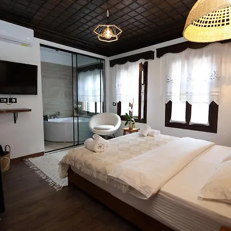 Ador Boutique Hotel Berat Exterior photo
